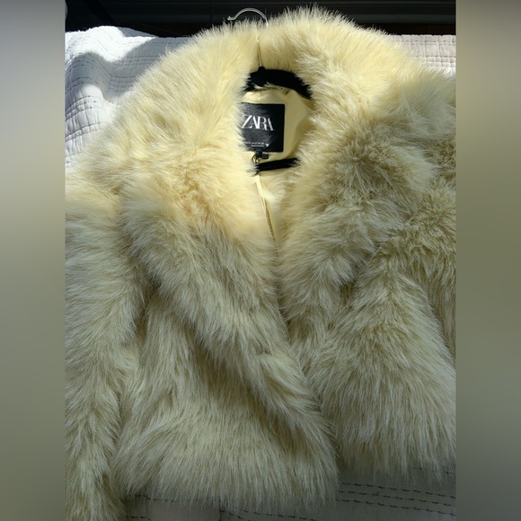 ZARA Brand New Faux Fur Coat - size Small ** Trend alert - Picture 5 of 9